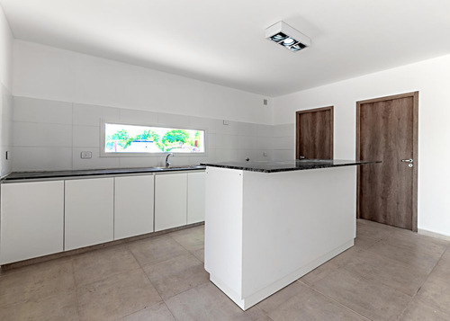 Venta Casa Pilar Del Este - San Ramon A Estrenar Con Pileta Y Jacuzzi