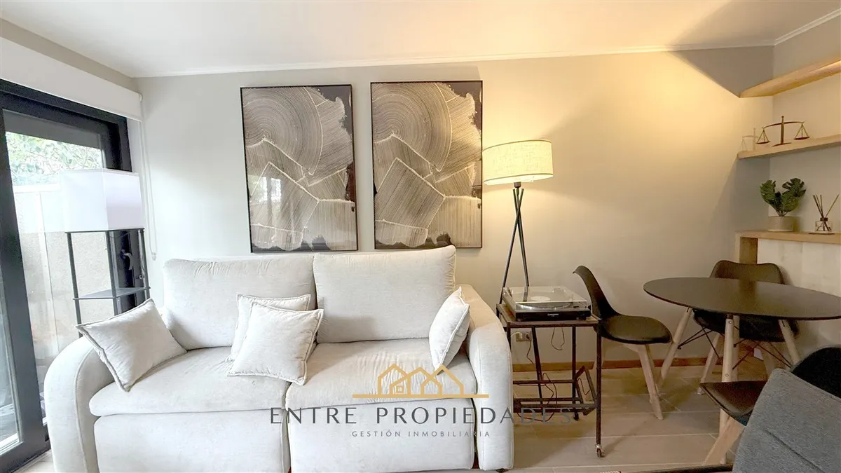 Imagen 3 de 16 de Departamento Remodelado En Arriendo Con Patio Quincho