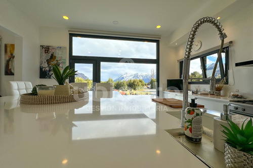 Importante Casa Moderna De Una Planta En Arelauquen Con Vistas A La Montaña