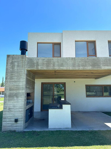 Casa En Venta - 4 Dormitorios 5 Baños - Cocheras - 387mts2 - El Milord, Pilar