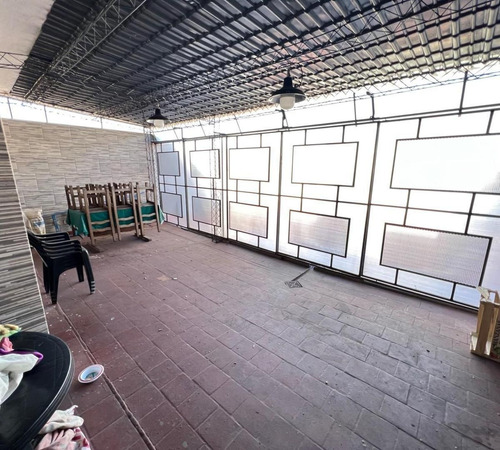 Venta De Departamento Con Galpon En Pompeya