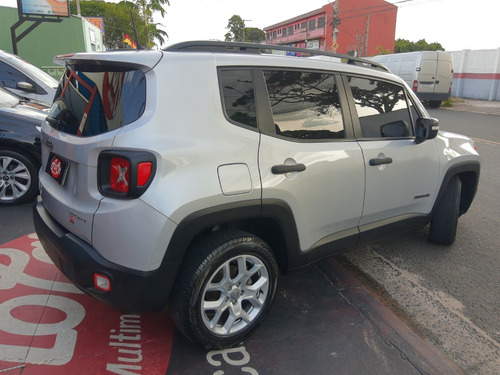 Imagem 4 de 11 de Renegade Sport 1.8 (flex)