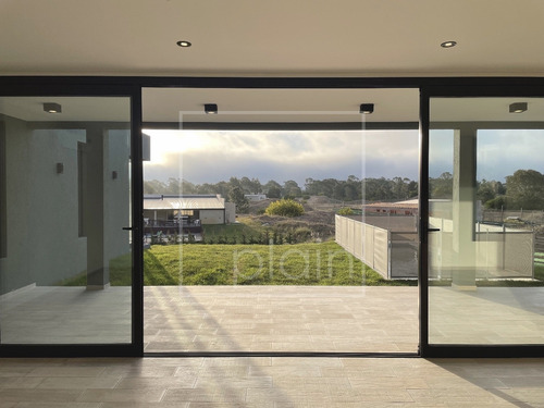 Imagen 1 de 14 de Casa A Estrenar En Venta Barrio Ecuestre Costa Esmeralda