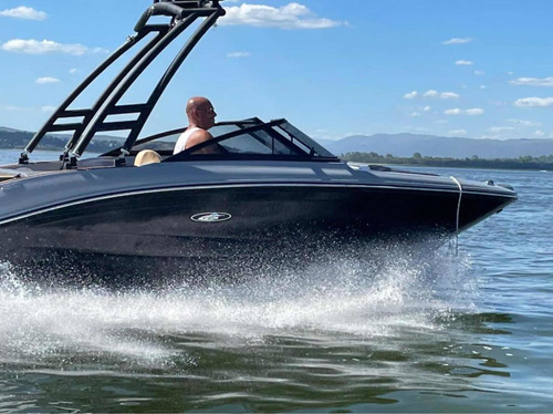Lancha Victoria Valentino 212 Con Evinrude 150 G2 Año2023
