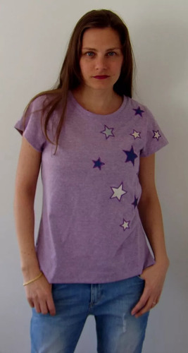 Remera Algodon Bordado Simil Cuero Estrellas Lila