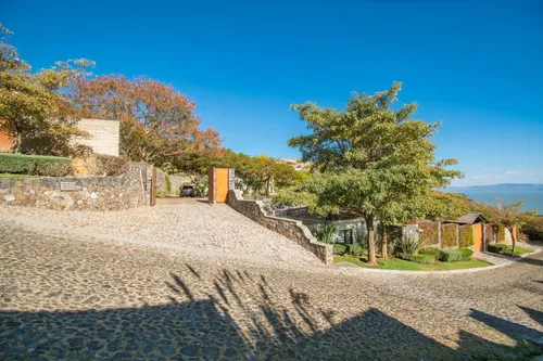 Casa Lago Alto