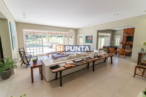 Imagen 4 de 30 de Mansión De Estilo Clásico En Venta En El Corazón De Beverly Hills.