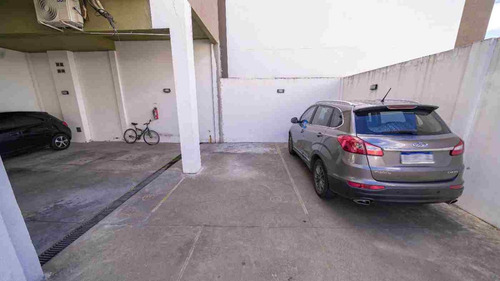 Venta De Cochera Descubierta En Lanus Oeste