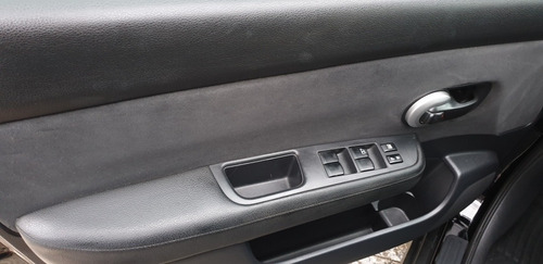 Nissan Tiida 1.8 S Flex 5p 2012