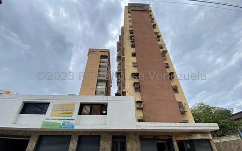 Acogedor Apartamento En Zona Centro De Maracay Listo Para Mudarse! 2 Puestos Y Tanque De Agua Rah 24-6646