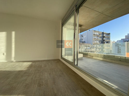 Apartamento En Alquiler De 2 Dormitorios Con Parrillero Propio En Cordón- Ref: 8406
