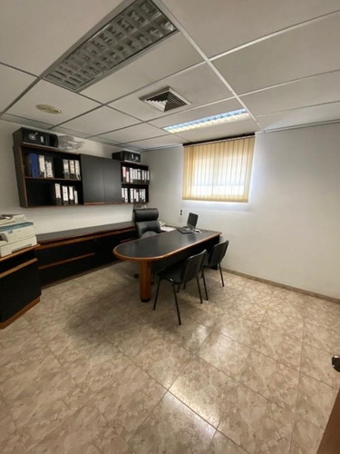 Local Comercial En Venta - Urb. Santa Monica