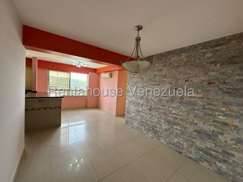 Maribel Morillo Asesor Inmobiliario De Rentahouse Vende Comodo Y Practico Apartamento; 3 Hab. Y 2 Baños; Condominio Con Piscina Y Planta Electrica; Este De Barquisimeto Lara