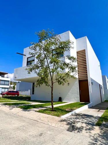 Casa Nueva En Venta En Los Robles, Zapopan 