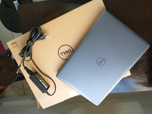 Laptop Dell Inspiron 5570 Gris 15.6 , Intel Core I5 (Usado)