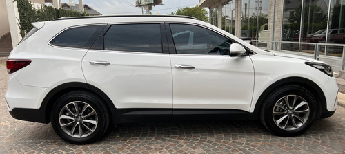 Imagen 4 de 14 de Hyundai Grand Santa Fe 3.3 V6 7p Gls At6 2019