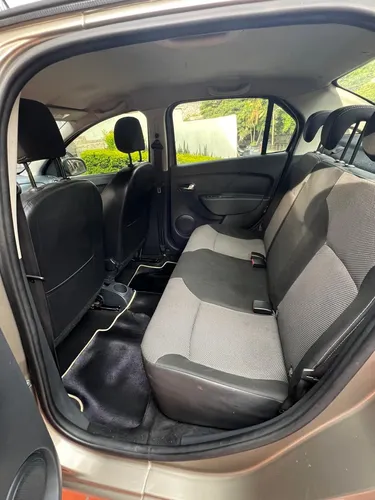 Renault Logan 1.6 Privilege / Intens