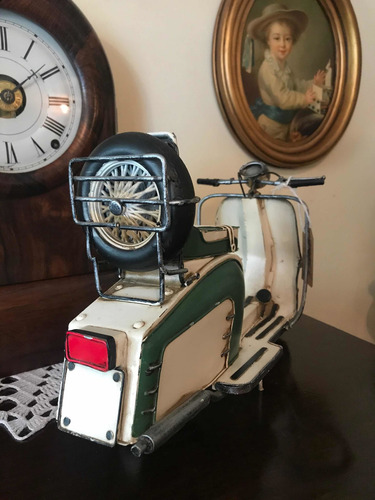 Imagen 3 de 6 de Moto Vespa De Colección Pequeña A Escala