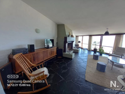 Vende Casa En Excelente Estado, Reciclada. De 6 Dormitorios En Peninsula. Punta Del Este
