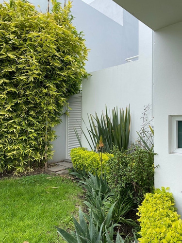 Imagen 2 de 30 de Casa En Venta En Juriquilla Con Alberca Propia