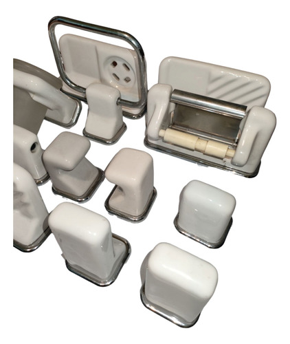 Juego De Accesorios De Baño Toallero, Portapapel, Jabonera Blanco (Usado)