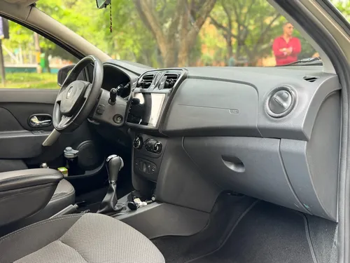 Renault Logan 1.6 Privilege / Intens