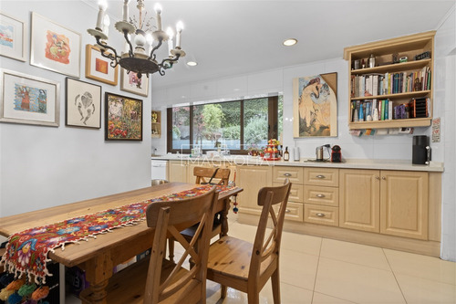 Casa En Venta De 5 Dorm. En Lo Barnechea
