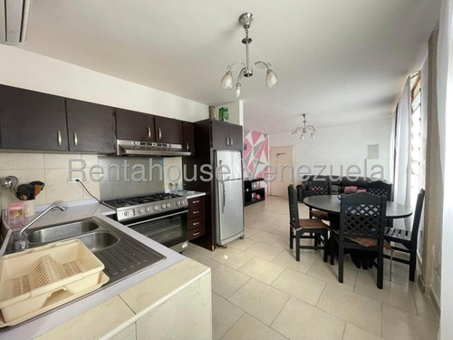 Casa Totalmente Amoblada Con Excelente Distribución Y Ubicación, Agua Constante, Portón Eléctrico. Rah 25-14786