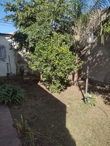 Casa Céntrica Con Local Comercial. San Miguel Del Monte