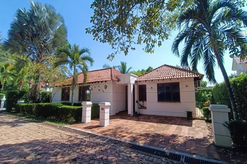 Casa En Venta En Nilo. Cod V7051