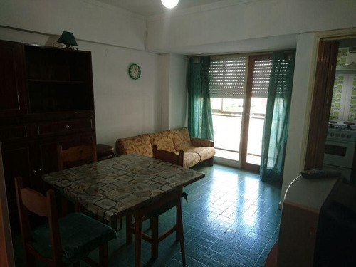 Imagen 1 de 8 de Temporada | 1 Ambiente Con Balcón