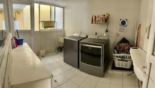 Imagen 27 de 28 de Expectacular Casa En Venta En Villa Verdún Frente A Un Bello Parque.