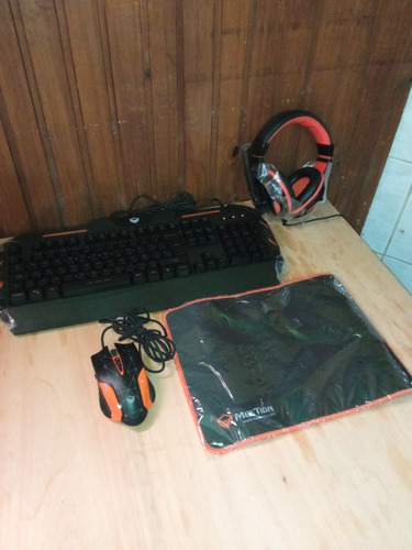 Kit Teclado  Rgb+mouse Rgb+mousepad+auriculares Pc 