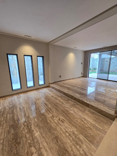 Johana Lazaro Vende Bella Casa Remodelada En La Urb Altos De Prebo 4 Avenidas **solo Clientes**