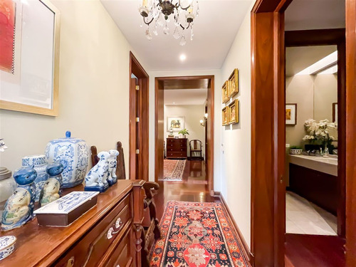 Casa En Venta De 6 Dorm. En Lo Barnechea