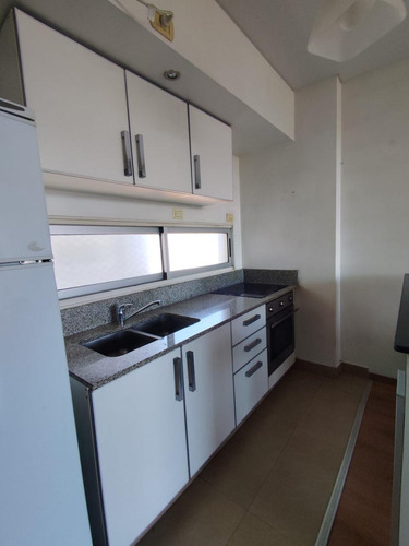 Amplio Monoambiente En Alquiler Con Balcon Y Amenities, Colegiales. E-furio.