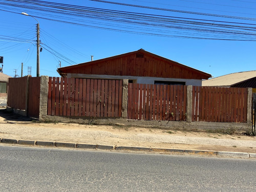 Casa Esquina Calle Los Aromos Con Evaristo Merino Pichilemu