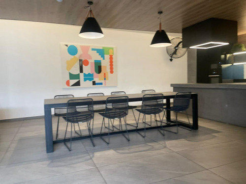 Se Vende Moderno Y Luminoso Departamento, Dos Años De Uso.