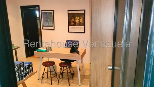 Agp Fabulosa Casa Remodelada. En Venta En La Boyera, Ubicada En Calle Cerrada 25-12979 Ys