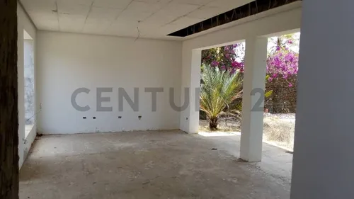 Amplia Casa En Construcción
