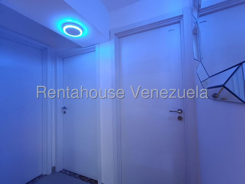 En Venta Apartamento En San Isidro Exclusivo Edificio Vista Panoramica Amoblado Pozo De Agua Cocina Ferrara 2 Estacionamiento Con Maletero Estef 25-13509