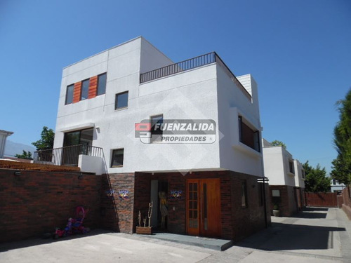 Casa En Venta De 4 Dorm. En Las Condes