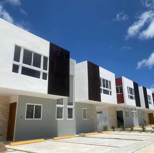 Casa Duplex En Venta En Punta Cana | Próximo Al Downtown