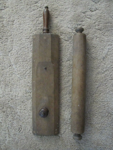 Antique Or Vintage Wooden Mangle Board And Roller - Simple