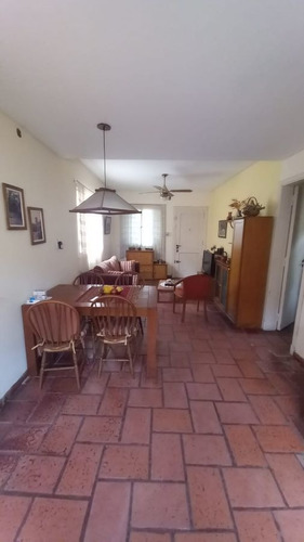 Imagen 4 de 12 de Casa En Venta De 3 Ambientes C/ Cochera En Quilmes