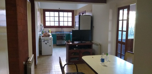 Imagen 11 de 17 de Amplio Chalet En Excelente Zona En La Ciudad
