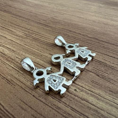 Imagen 4 de 9 de Dije Niñas Y Niño De Plata 925 Con Circonias Agálea Joyería