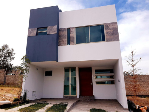 Imagen 1 de 14 de Casa En Capital Norte Coto Cerezos Con Roof Garden