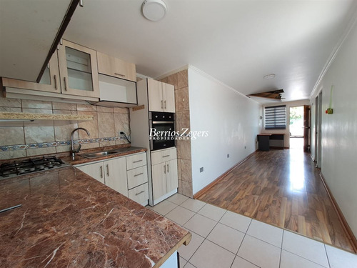 Casa En Venta De 6 Dorm. En La Reina