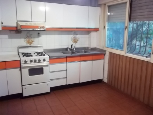Casa En Alquiler Villa Sarmiento, Moron